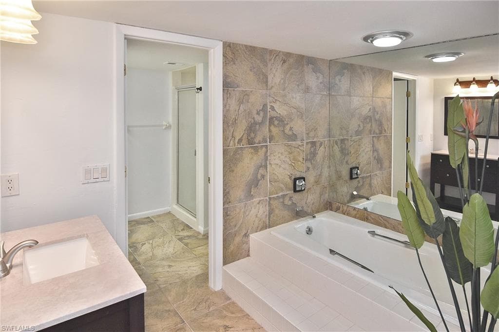3350 N Key DR 504-14