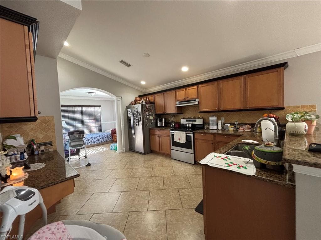 1243 Madison CT-10