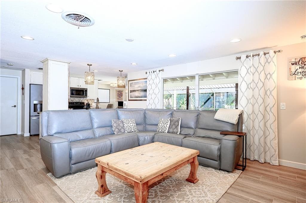 5675 Golden Oaks LN-6