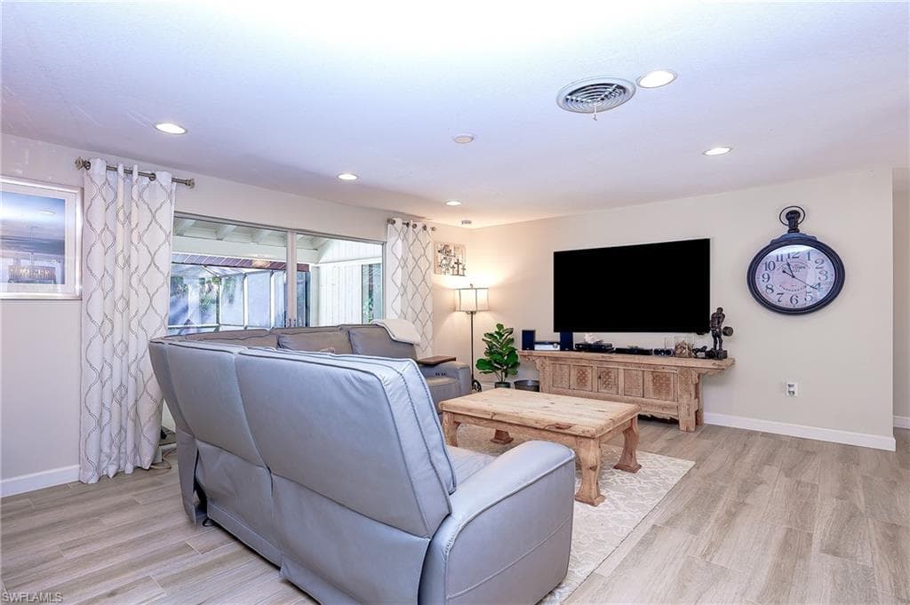 5675 Golden Oaks LN-7