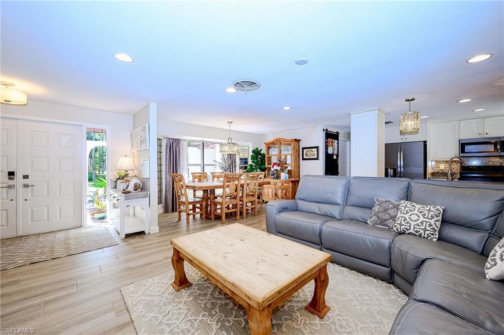 5675 Golden Oaks LN-5