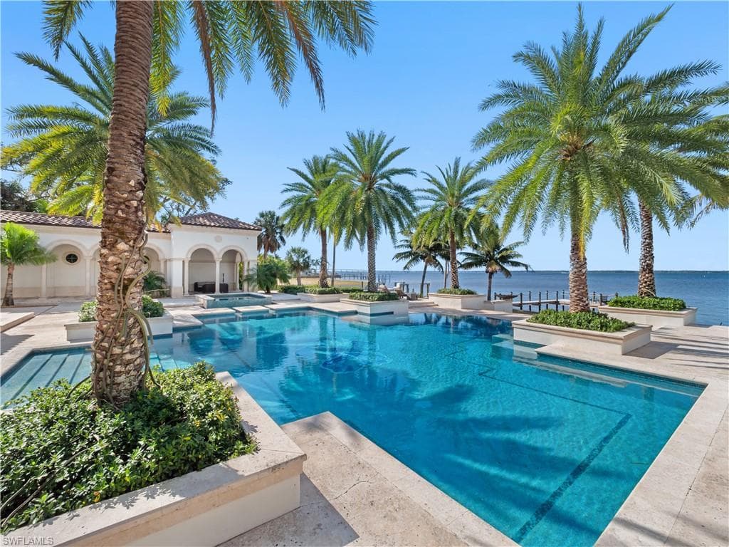 1240 Coconut DR-27
