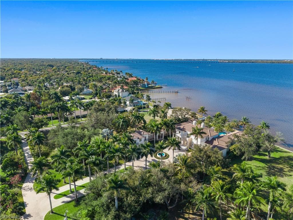 1240 Coconut DR-47