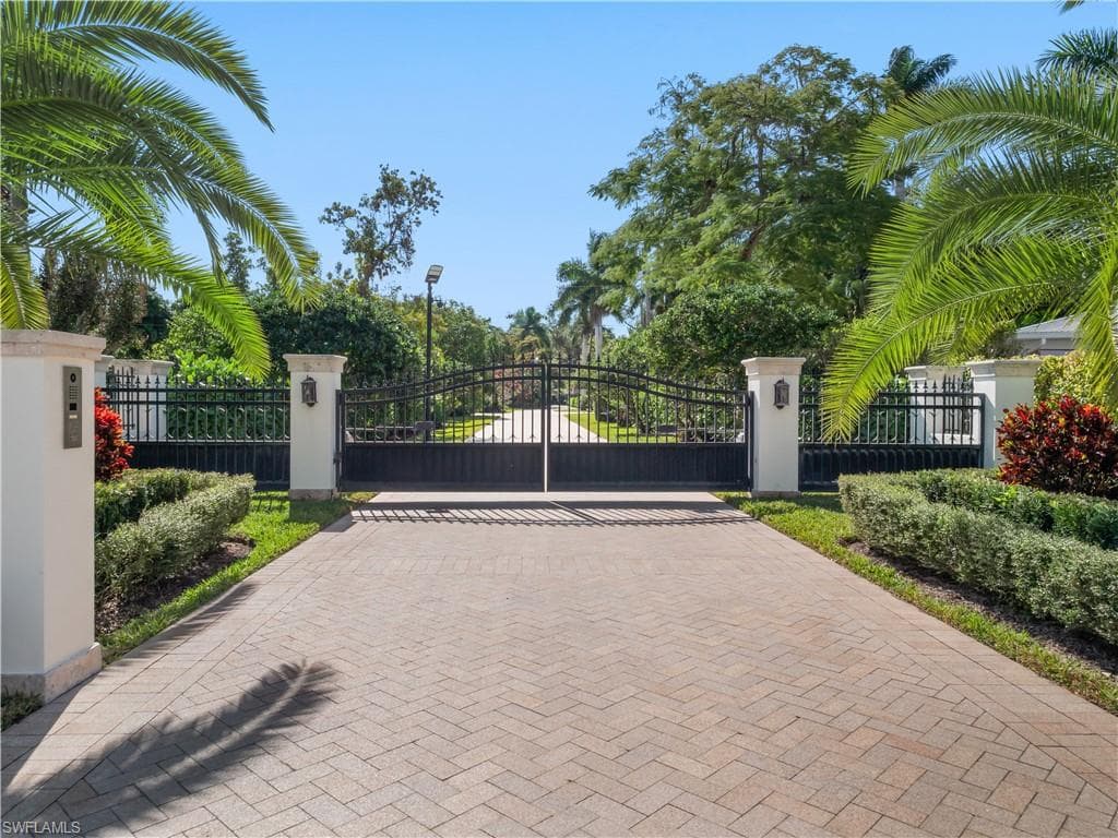 1240 Coconut DR-22