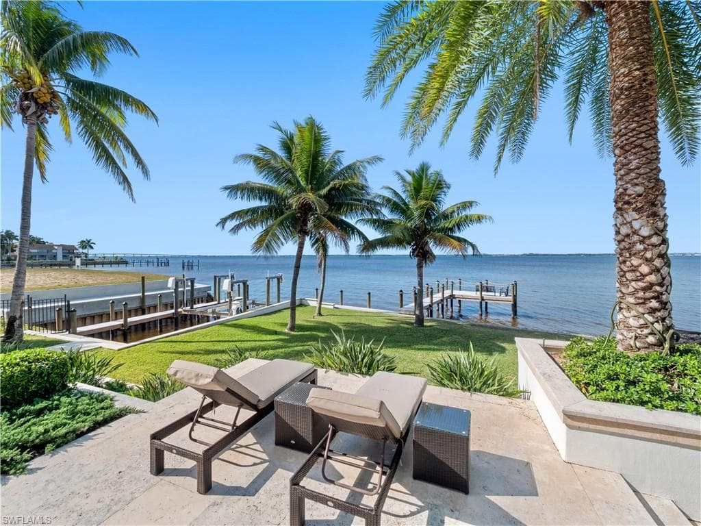 1240 Coconut DR-33
