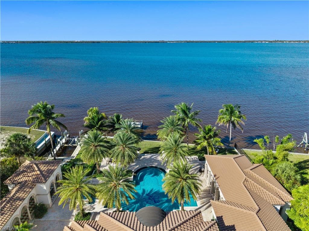 1240 Coconut DR-41