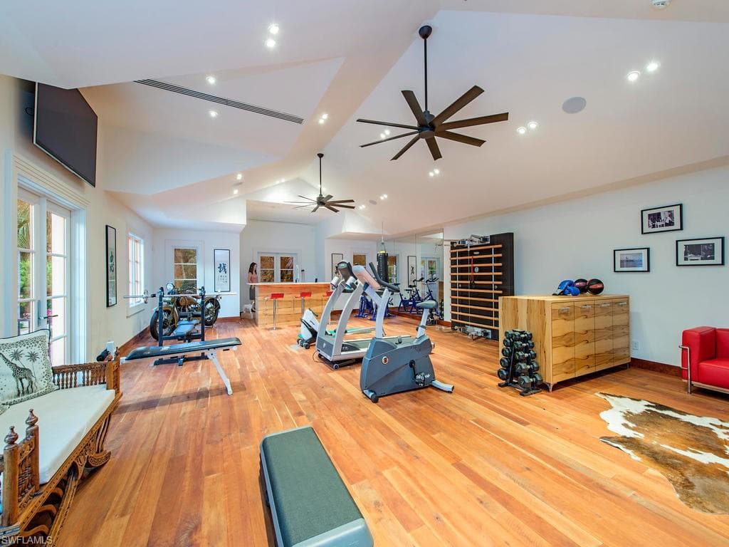 1240 Coconut DR-18