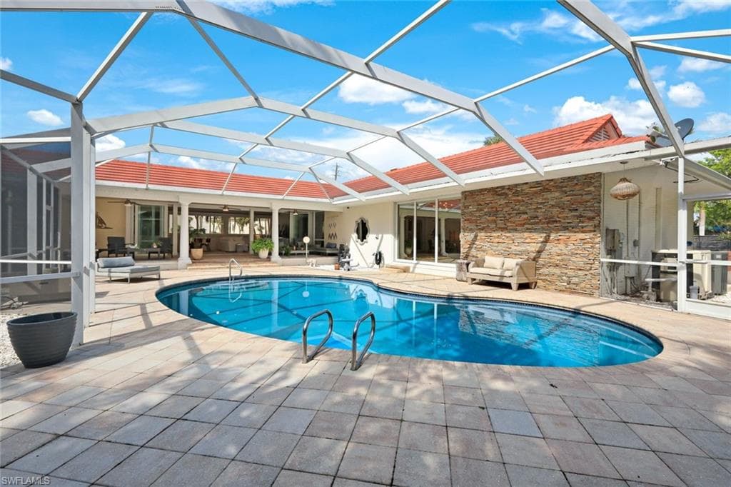 2943 Valencia WAY-40