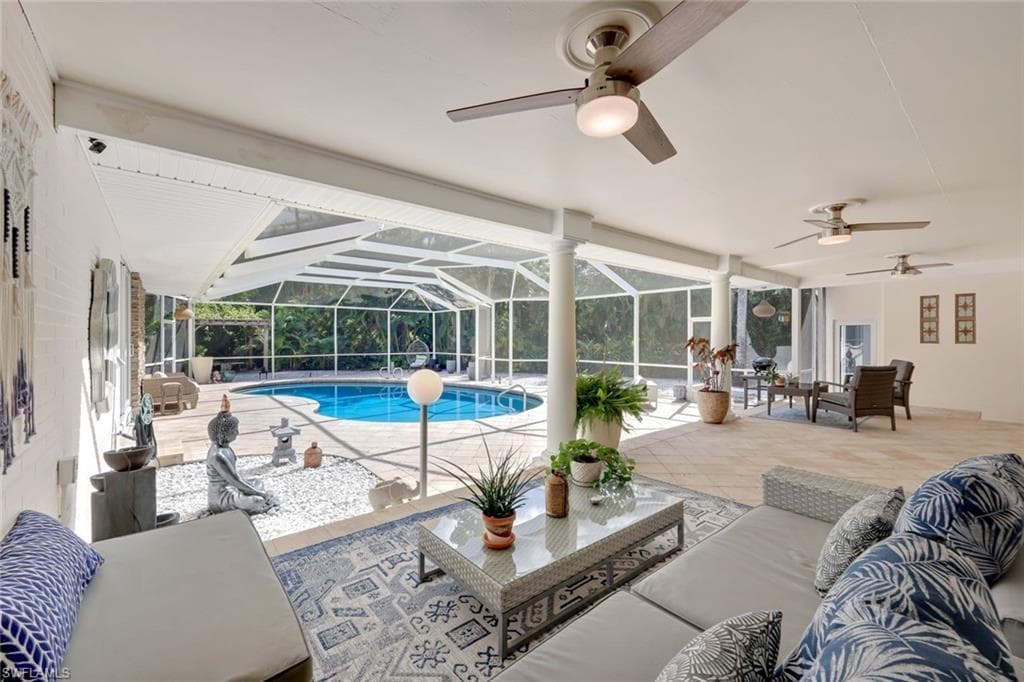 2943 Valencia WAY-35
