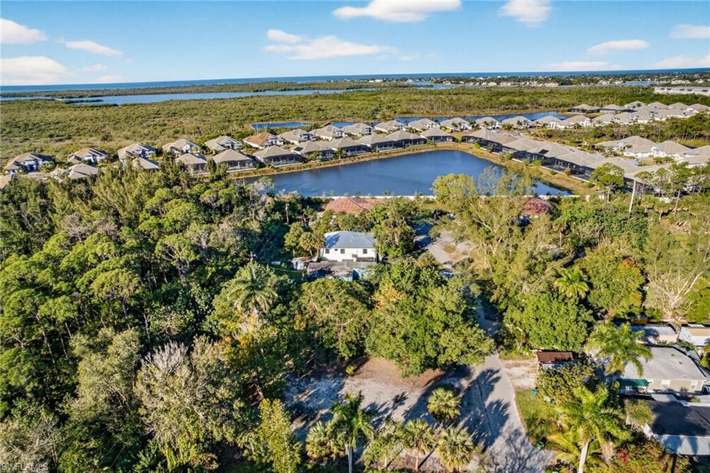 2596 Holly AVE-27