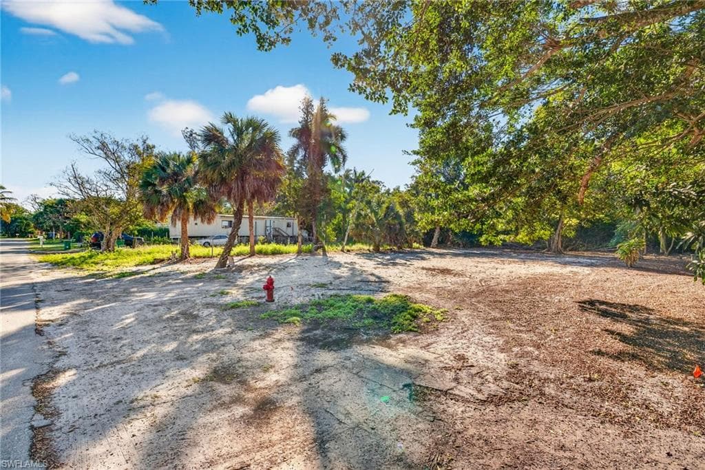 2596 Holly AVE-10