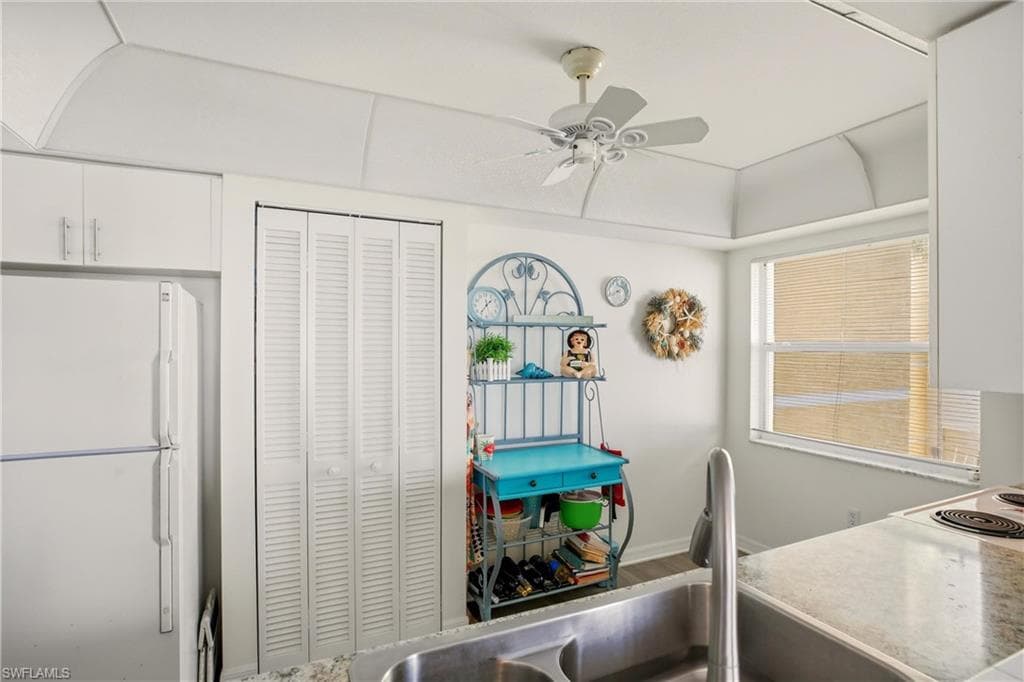 4421 Bay Beach LN 611-11