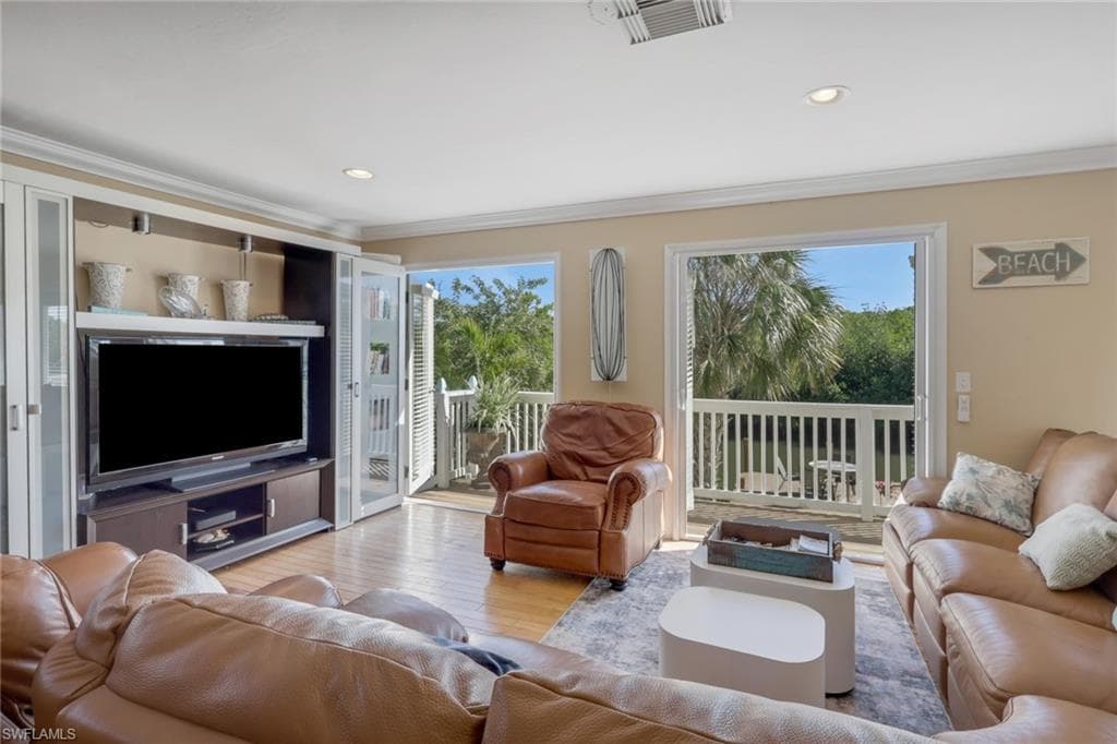 1292 Grand Canal DR-13