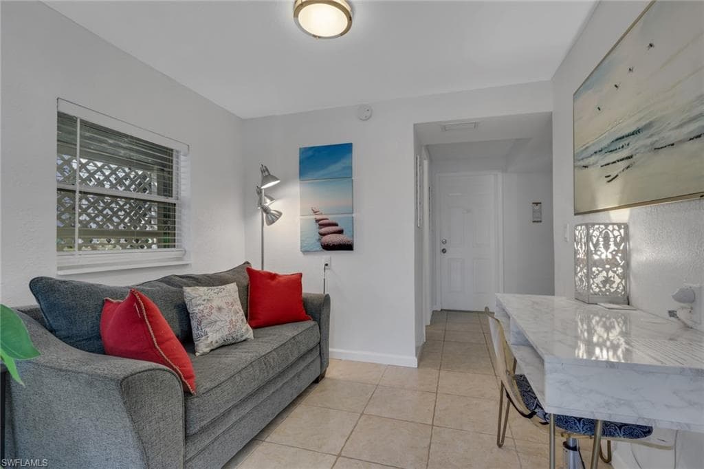 1292 Grand Canal DR-22