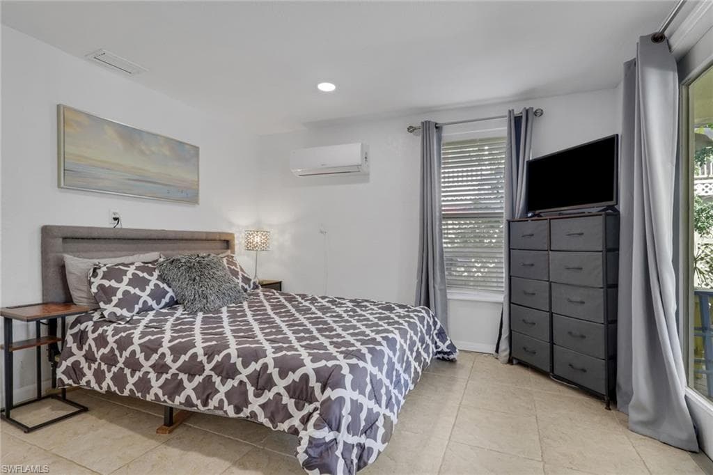 1292 Grand Canal DR-24