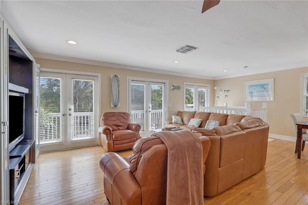 1292 Grand Canal DR-10