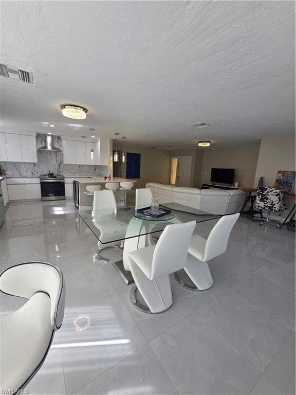 280 Lanchester CT 38-18