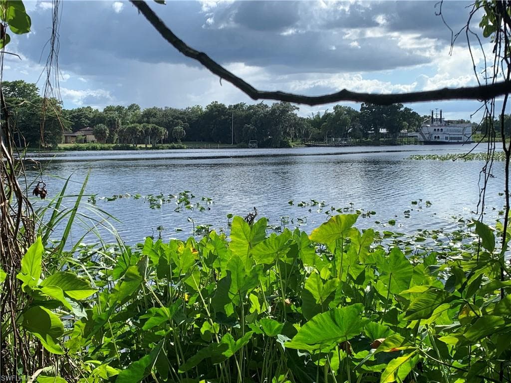 18011 Riverchase CT-6
