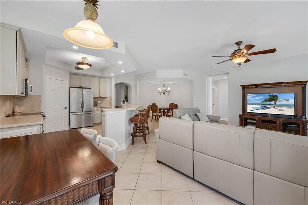 1285 Rialto WAY 102-16
