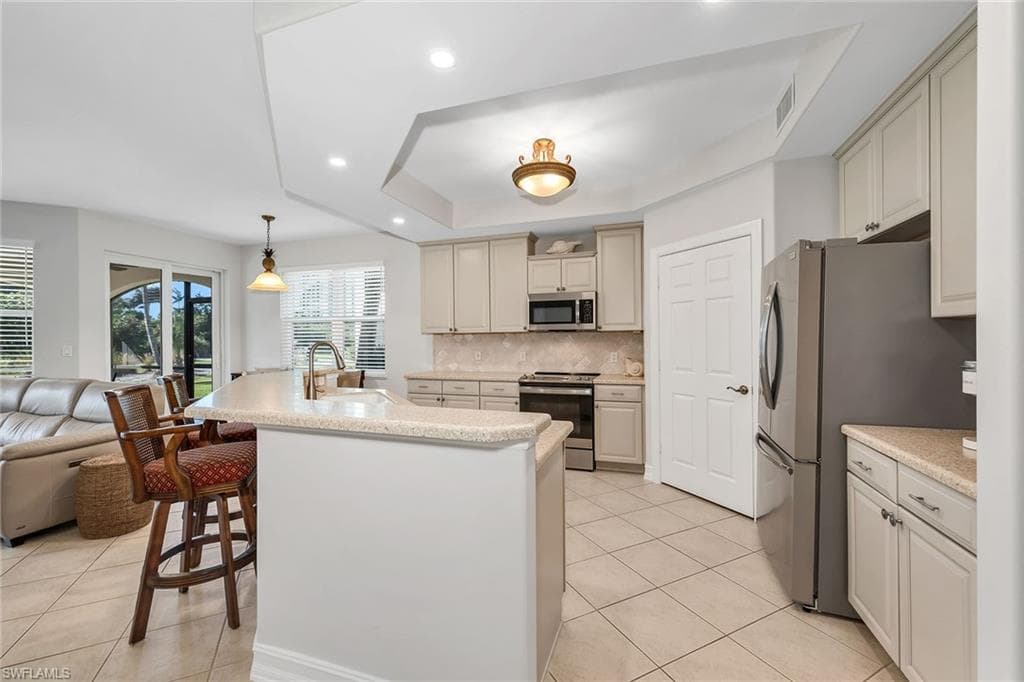 1285 Rialto WAY 102-7