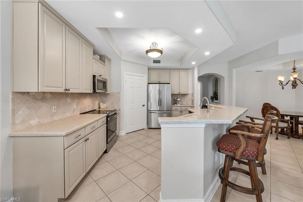 1285 Rialto WAY 102-10