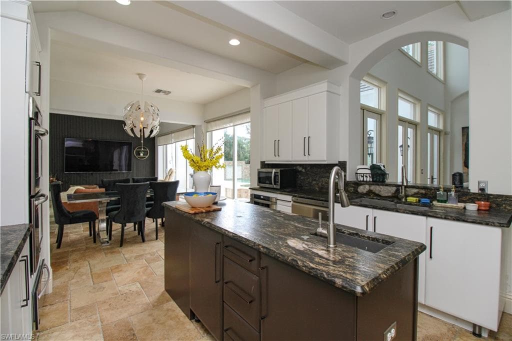 1412 Hemingway PL-16