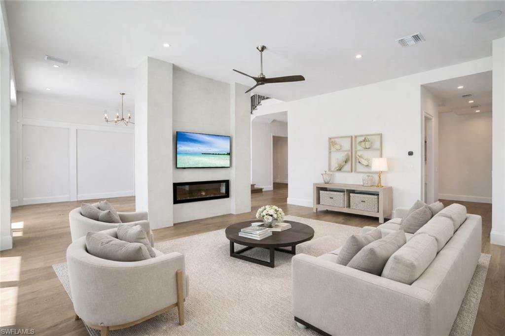 16716 Enclave CIR-14