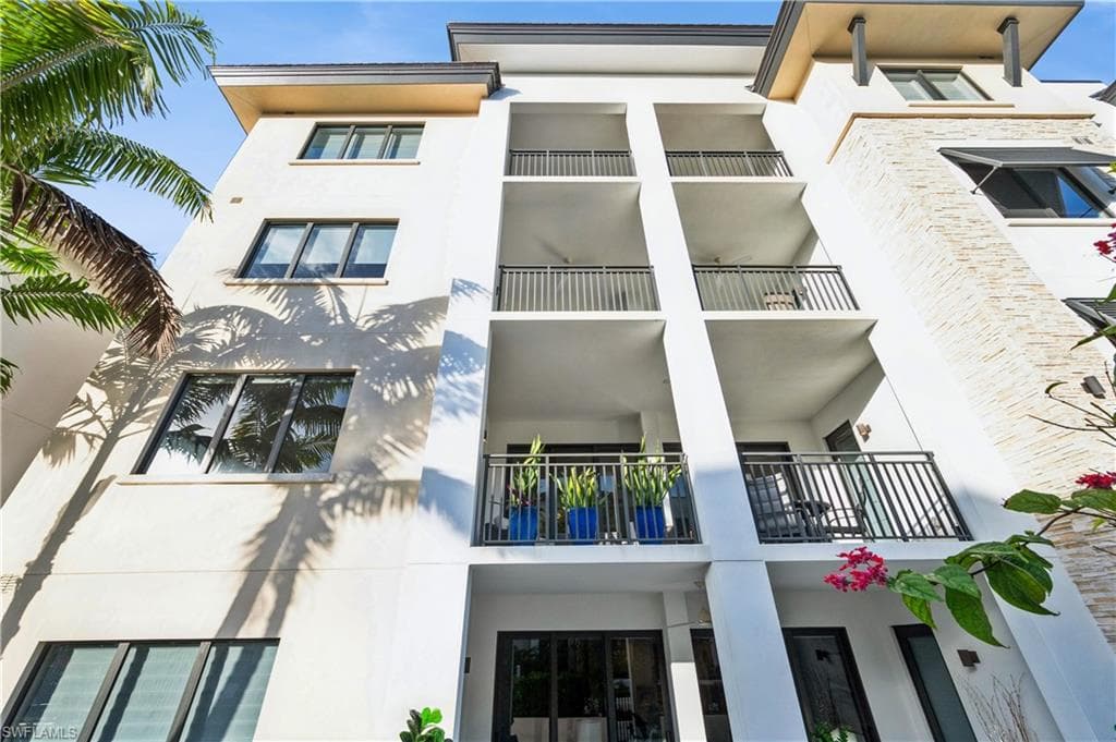1135 3rd AVE S 304-32