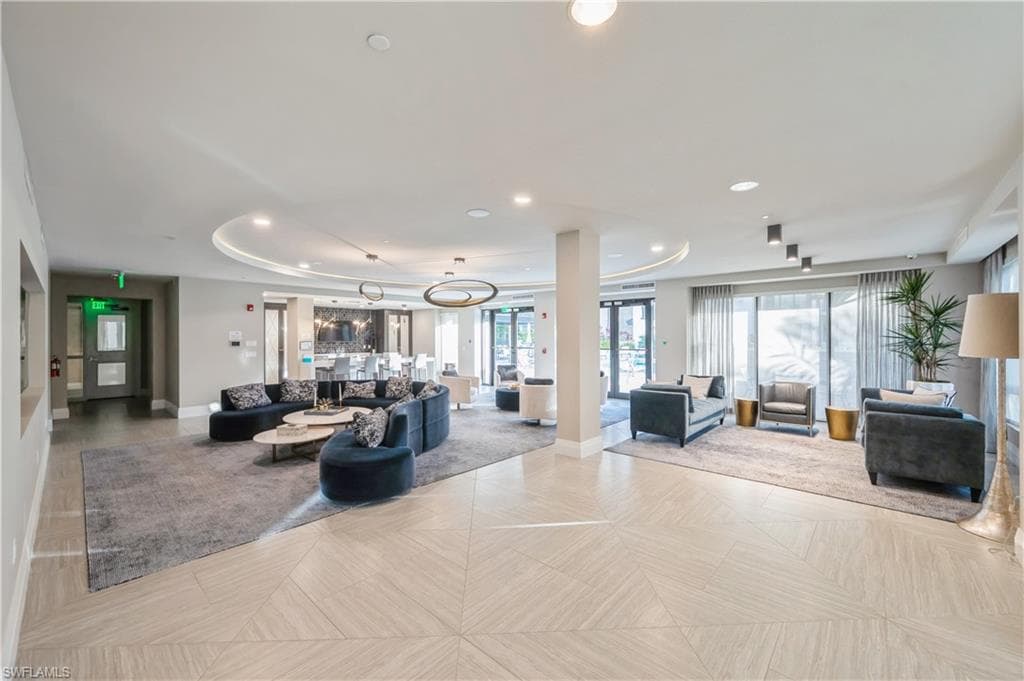1135 3rd AVE S 304-33