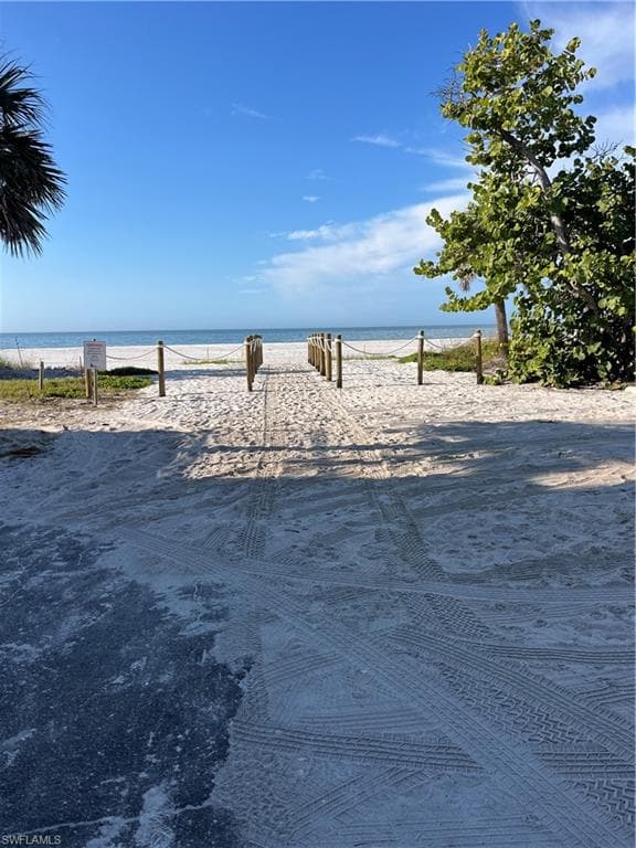 111 Coconut DR-4