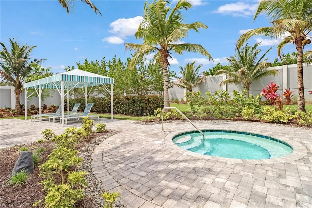2647 Seychelles CIR 2202-33
