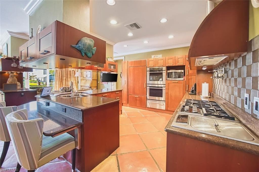 130 Montrose DR-16