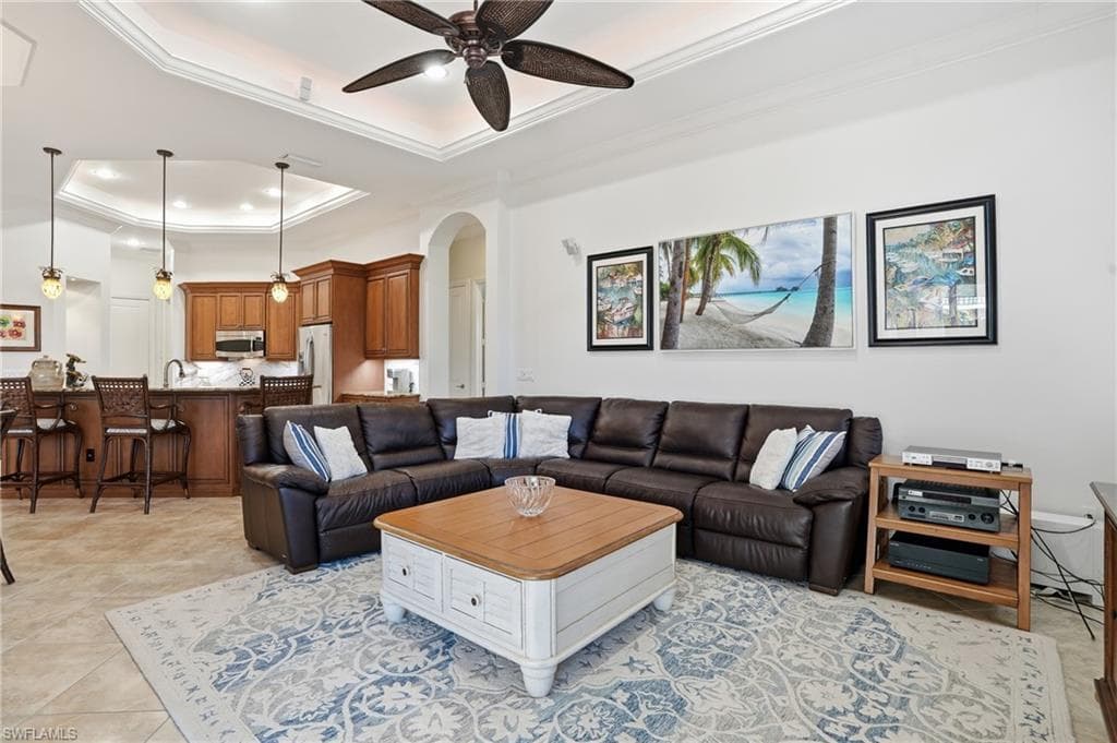 430 Saddlebrook LN-6