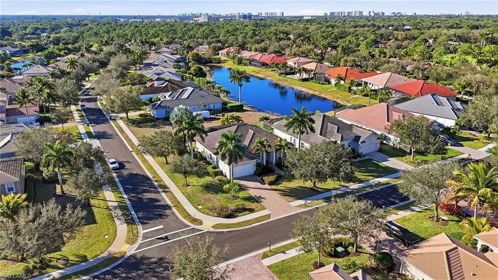 430 Saddlebrook LN-34