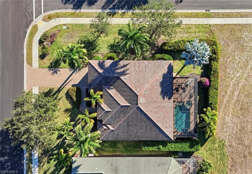 430 Saddlebrook LN-37
