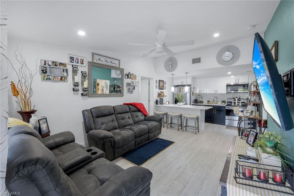 5229 Treetops DR I-4