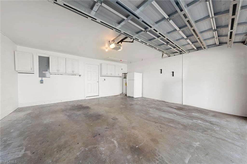15068 Cloverdale DR-28