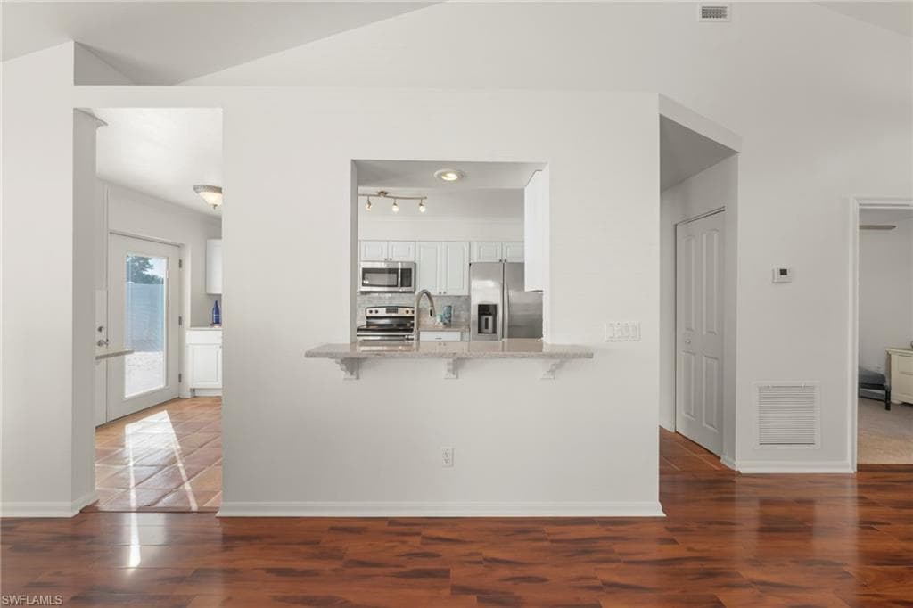 15068 Cloverdale DR-11