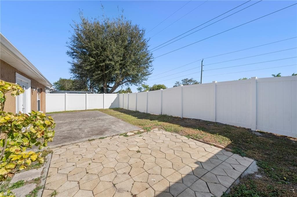 15068 Cloverdale DR-29