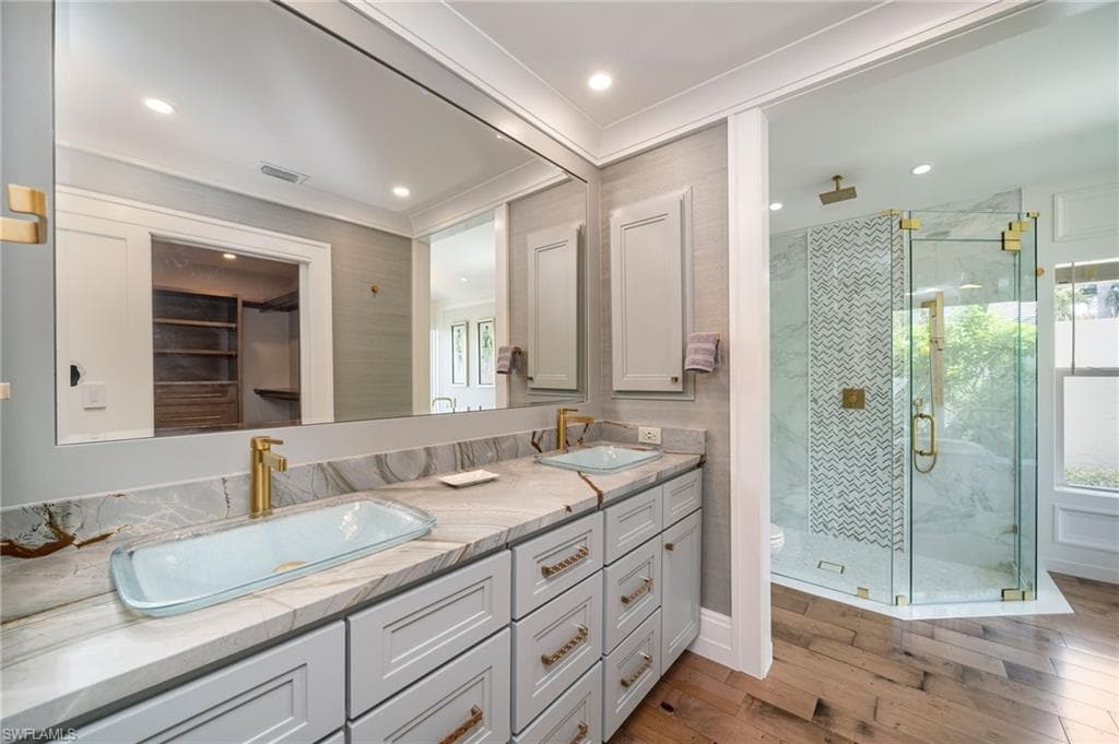 805 Lake Vista CT-24