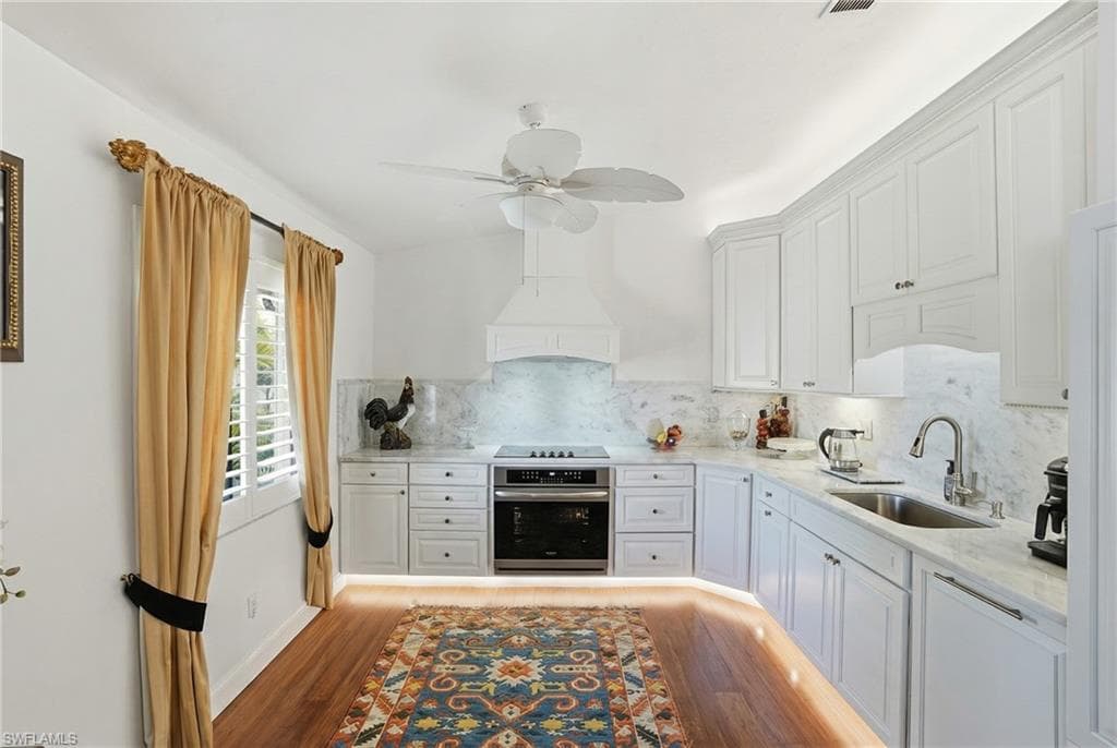 3231 Horse Carriage WAY 10-6