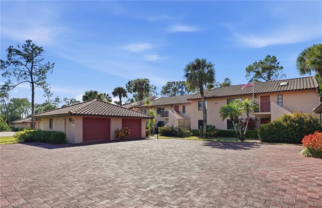 3231 Horse Carriage WAY 10-36