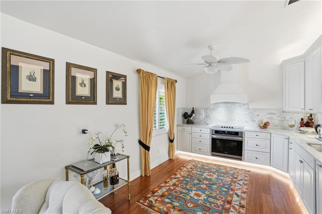 3231 Horse Carriage WAY 10-9