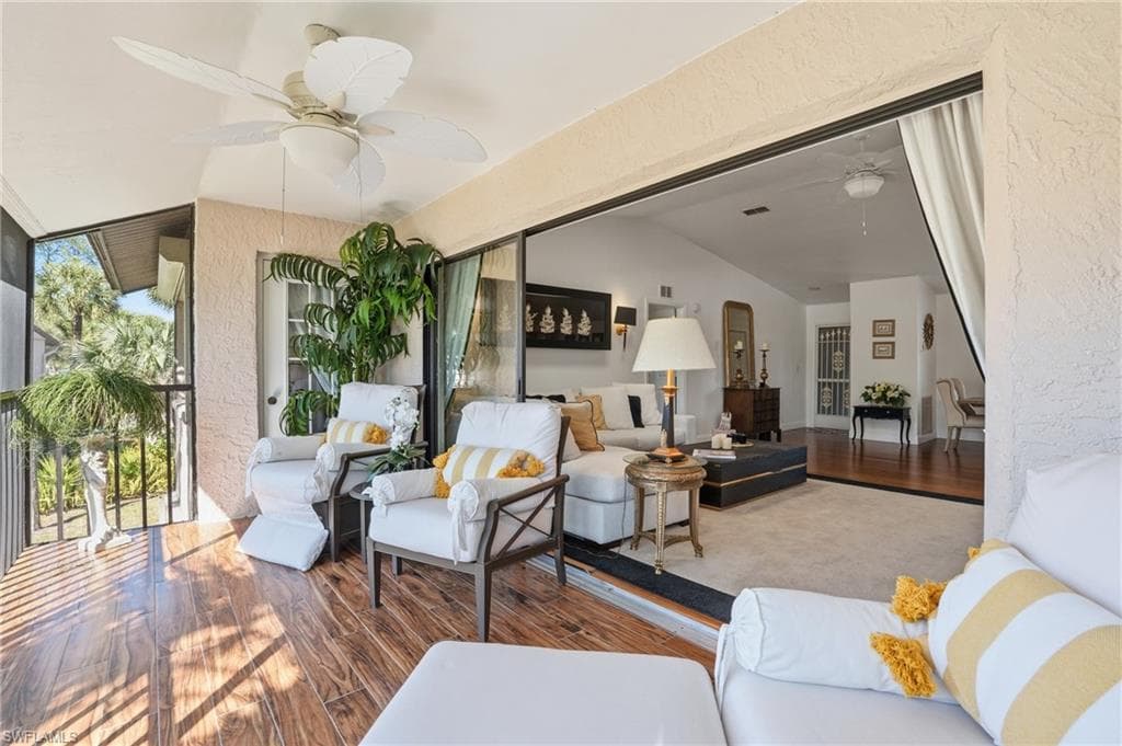 3231 Horse Carriage WAY 10-10