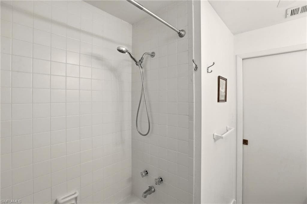 215 Cypress WAY E E3-26