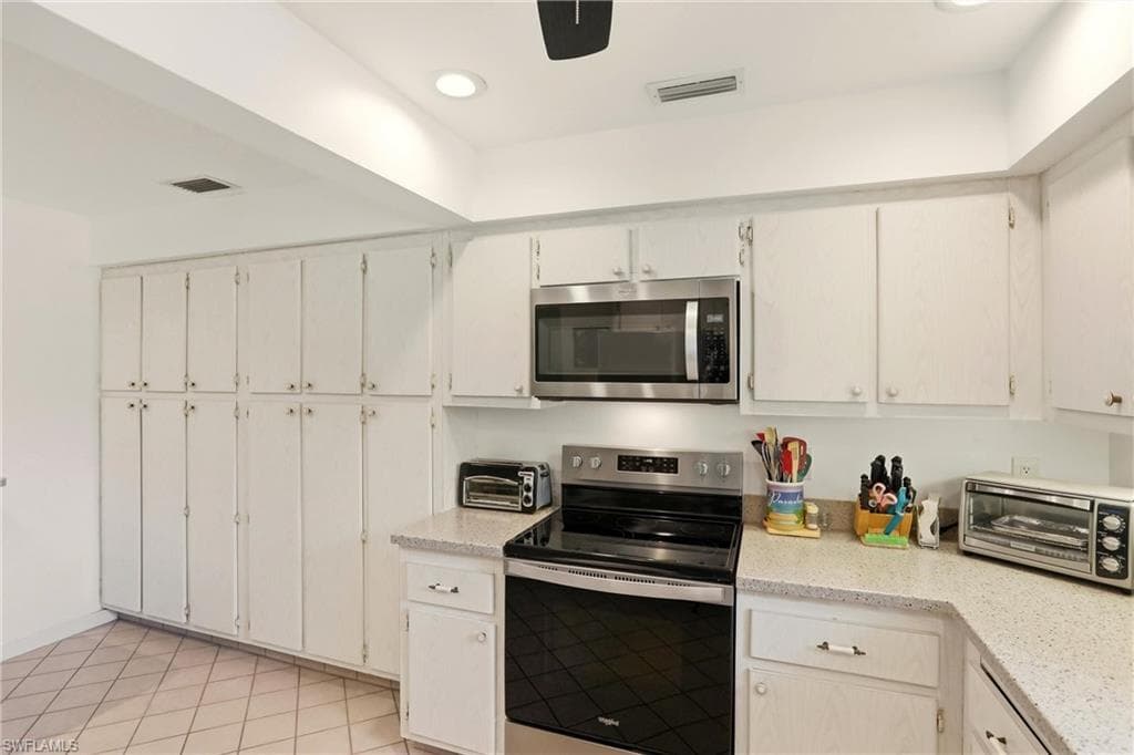 215 Cypress WAY E E3-9