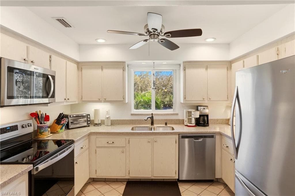 215 Cypress WAY E E3-11
