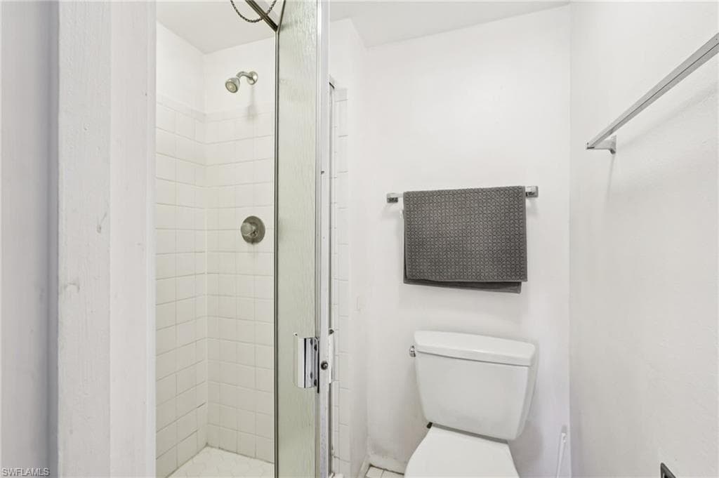 5959 Winkler RD 305-22