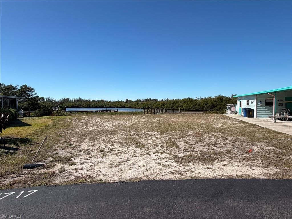 4717 Tahiti DR-9