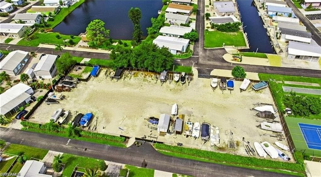 4717 Tahiti DR-11